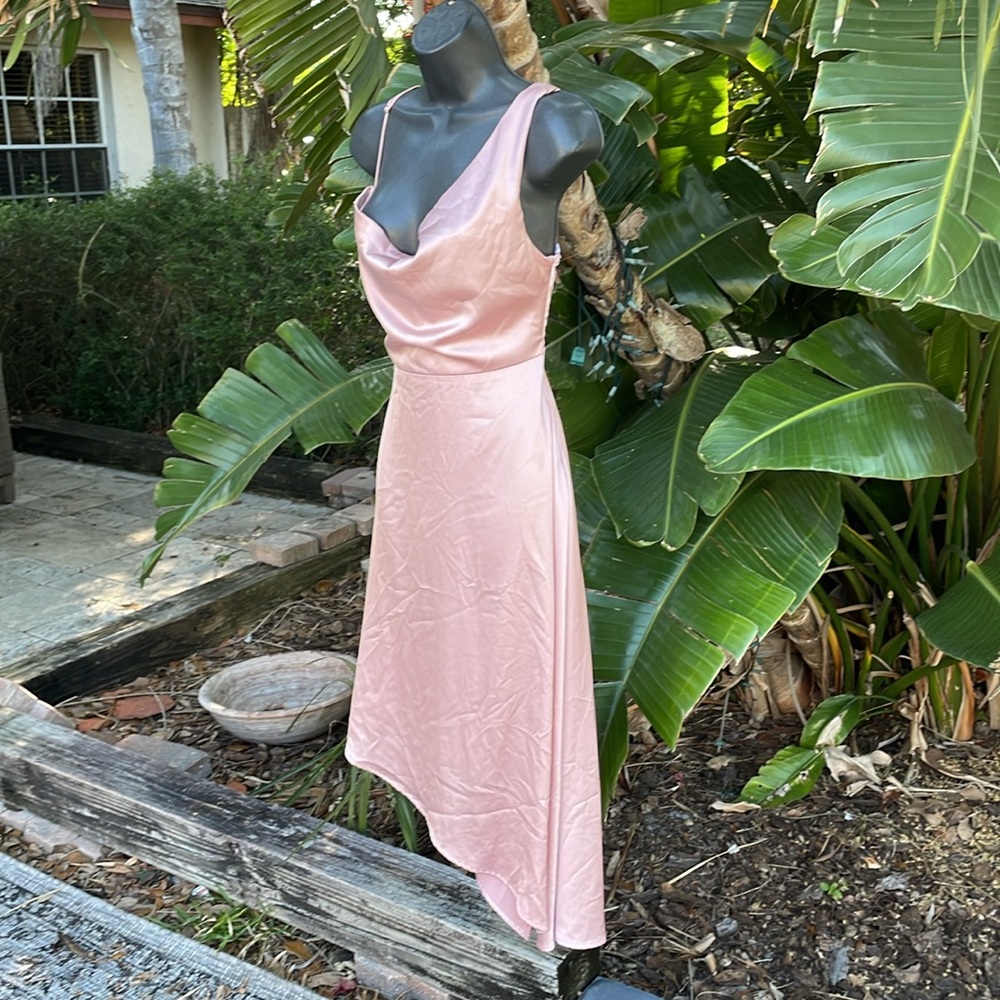 Lulu’s asymmetric satin dress - Picture 4 of 8